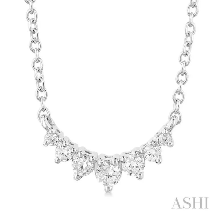 1/8 Ctw Graduated Diamond Smile Necklace in 10K White Gold