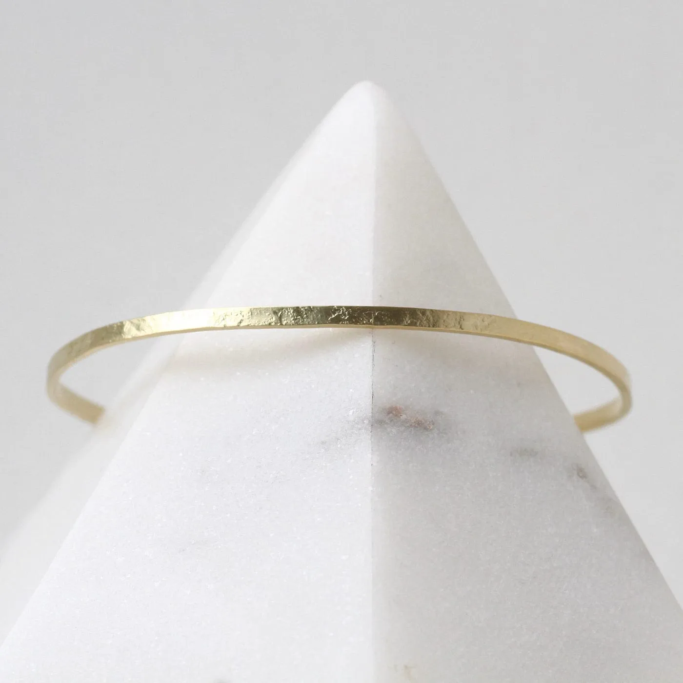 18k 2mm Parchment Cuff with Kelp Clasp