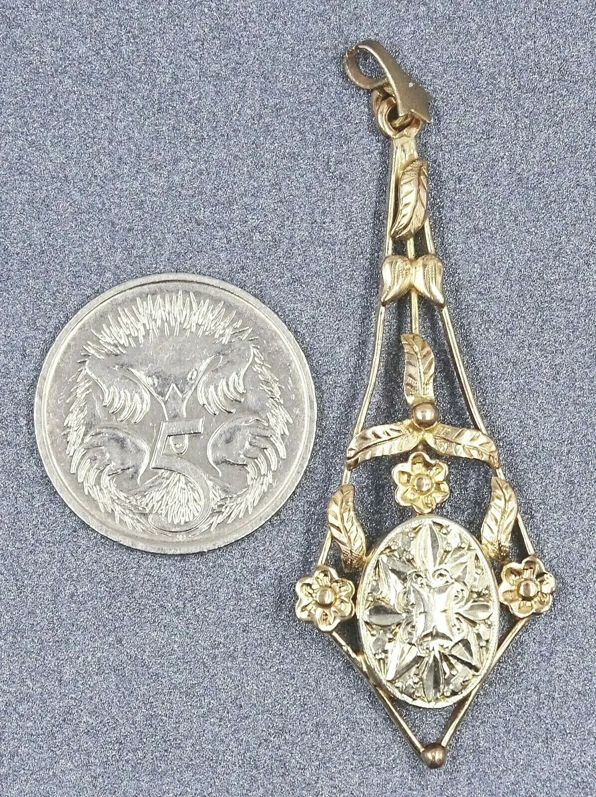 9ct Yellow & White Gold Pendant with Flower & Leaf Design