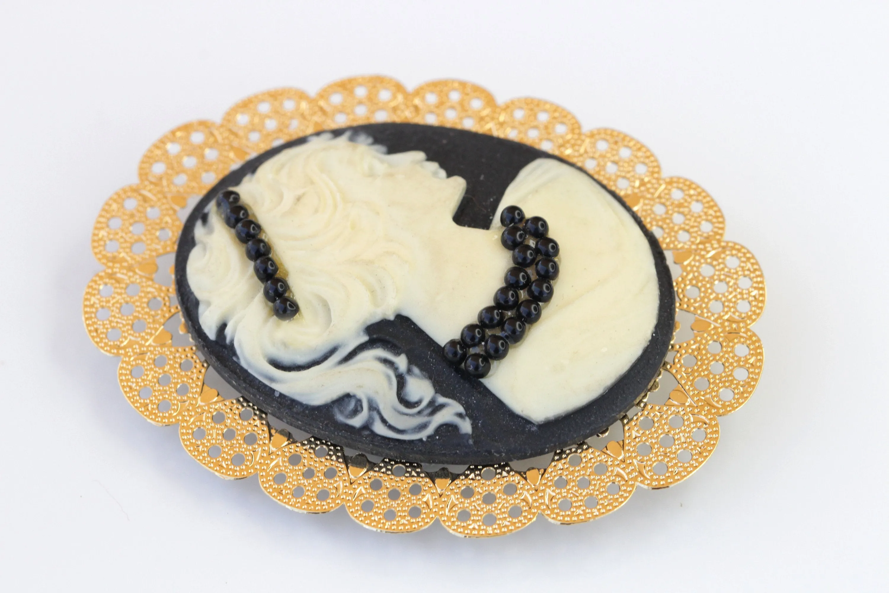 BLACK CAMEO BROOCH