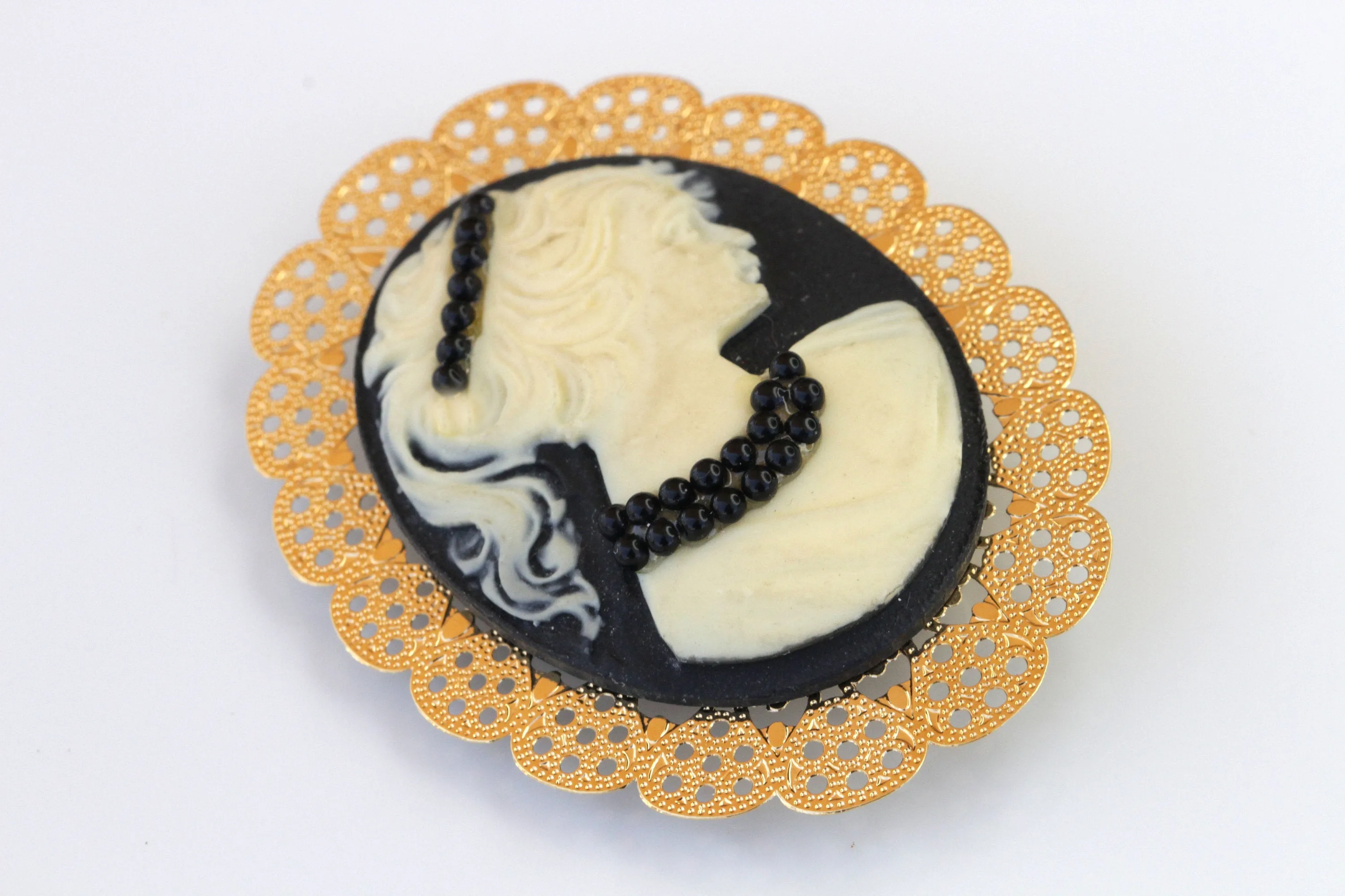 BLACK CAMEO BROOCH