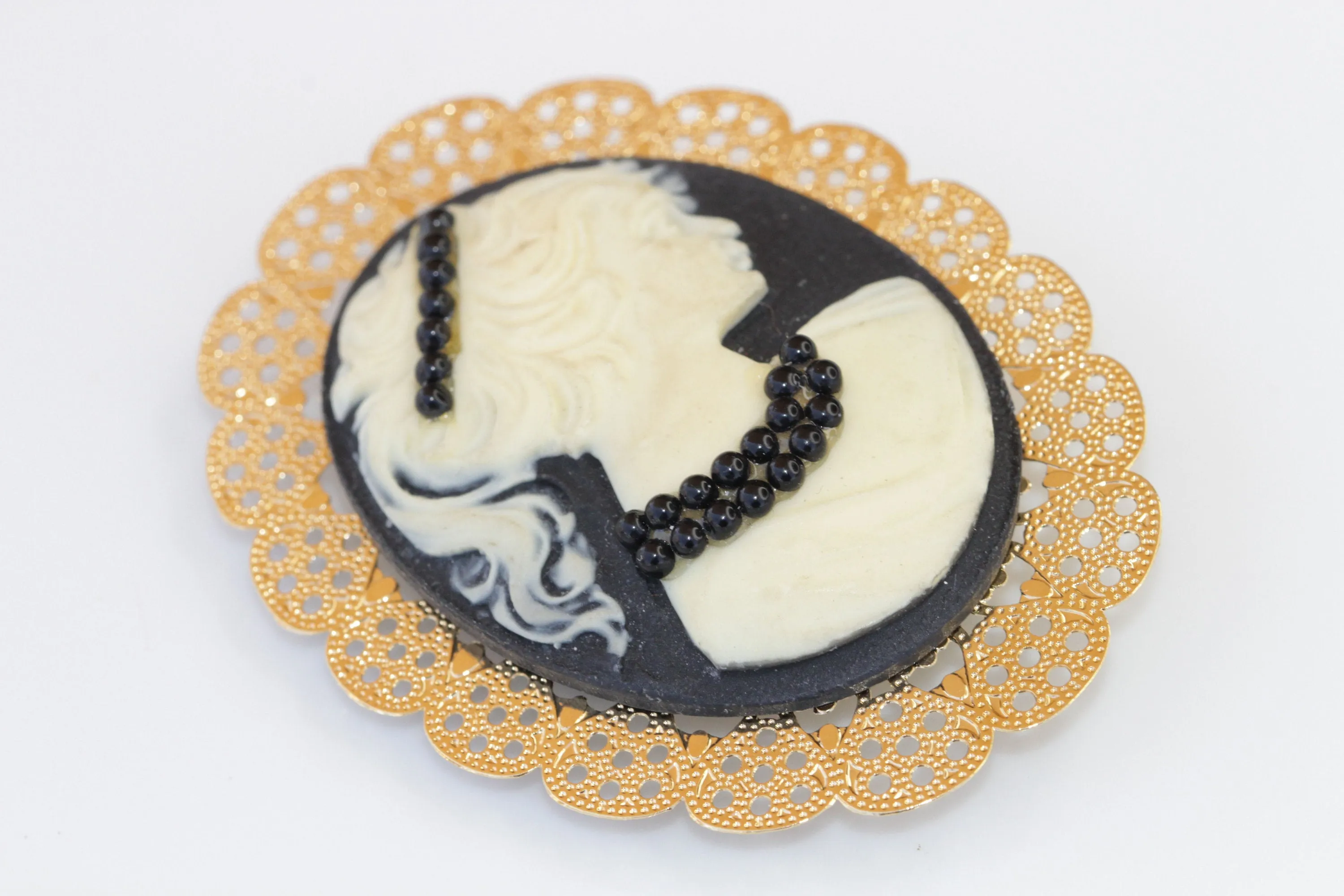 BLACK CAMEO BROOCH