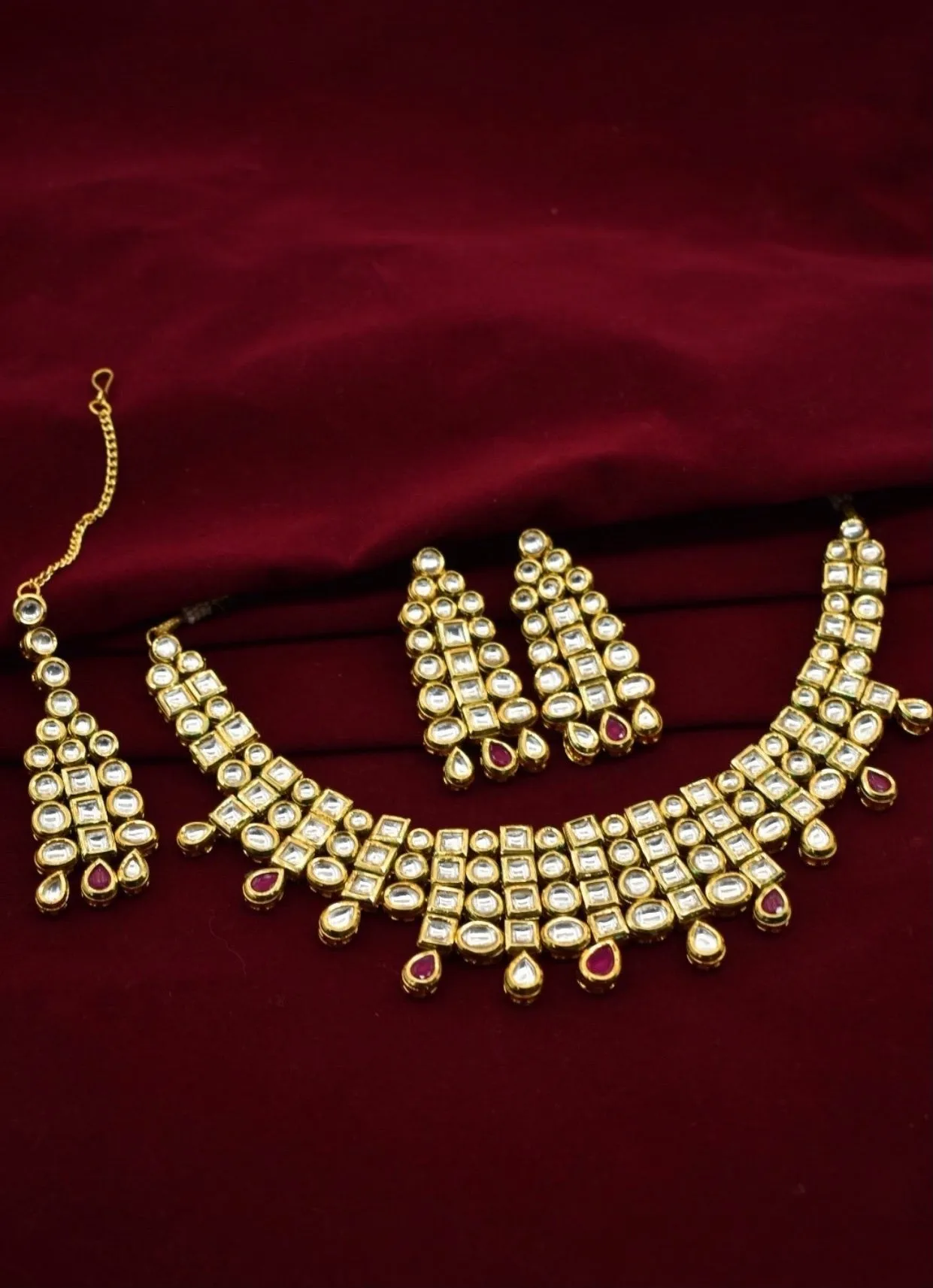 CHARMING KUNDAN NECKLACE