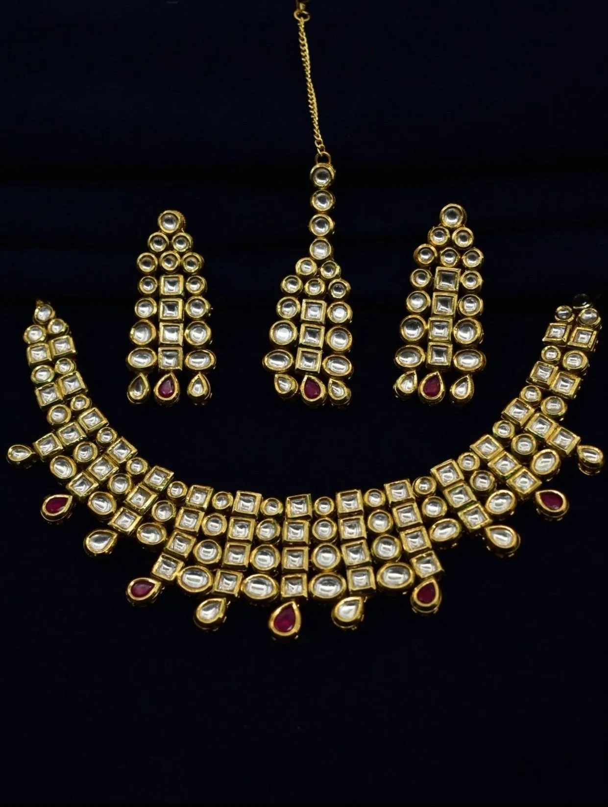 CHARMING KUNDAN NECKLACE