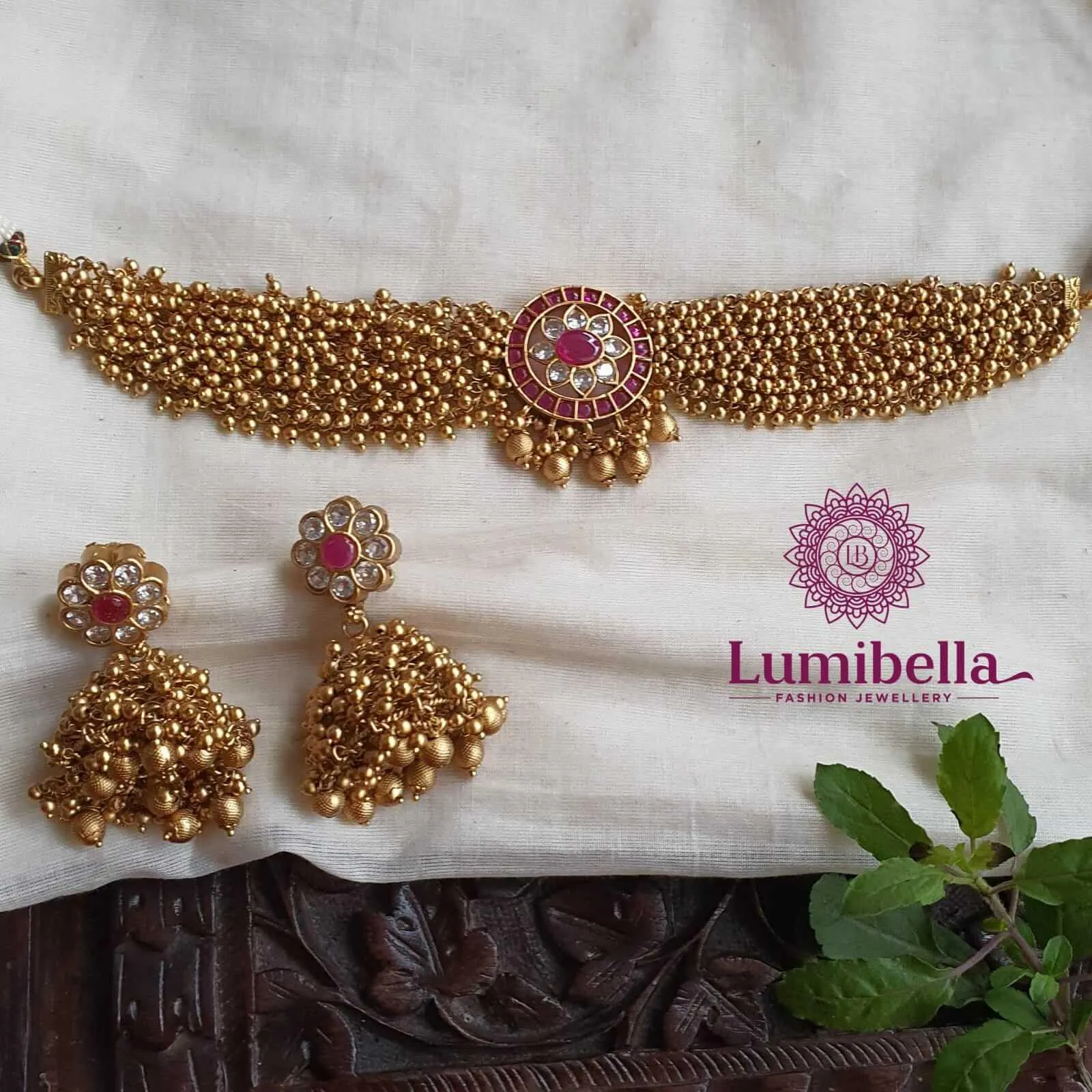 Golden Balls Choker Set