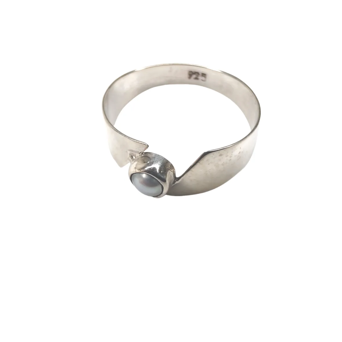 Sterling Silver Ring "Dainty Pearl"