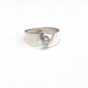 Sterling Silver Ring "Dainty Pearl"