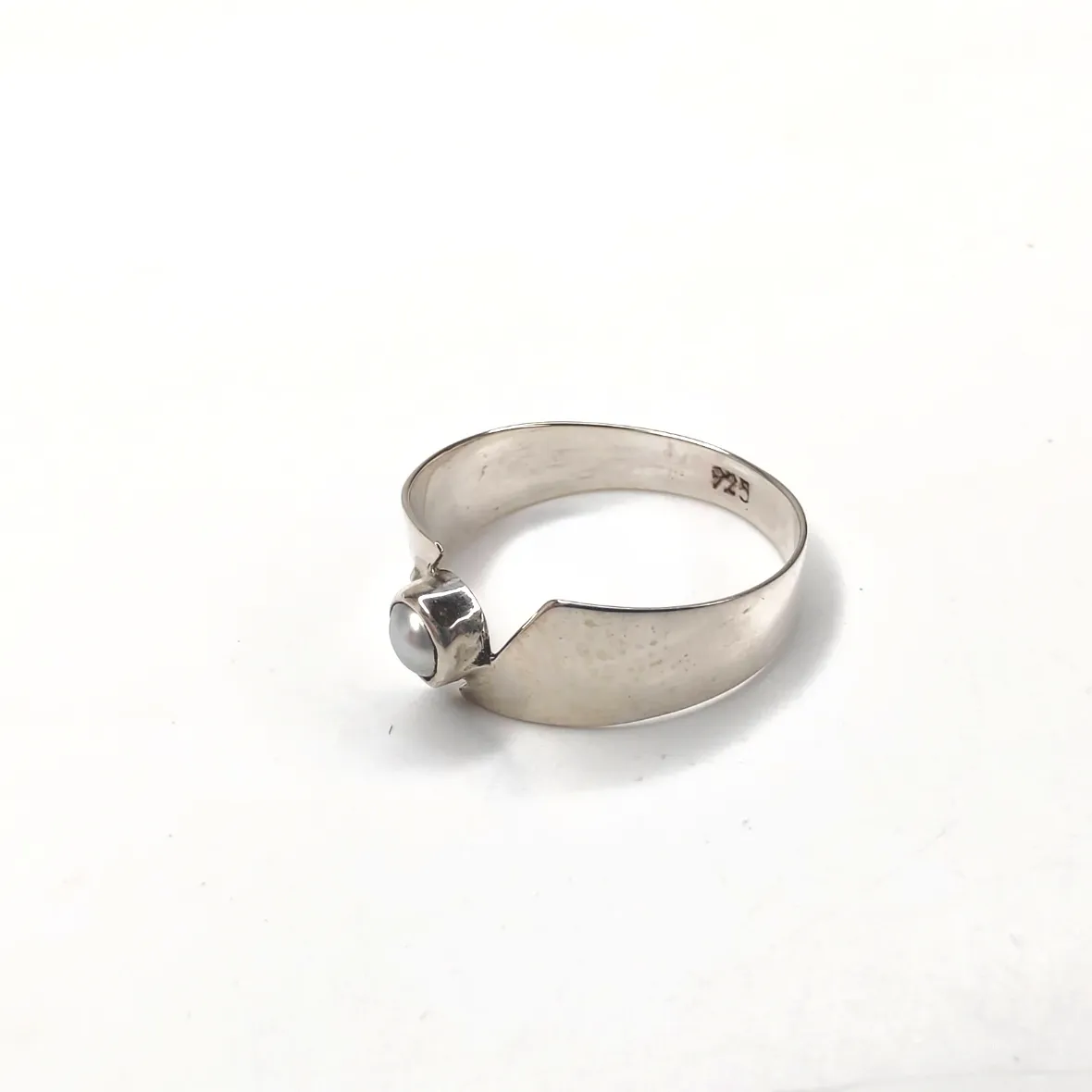 Sterling Silver Ring "Dainty Pearl"