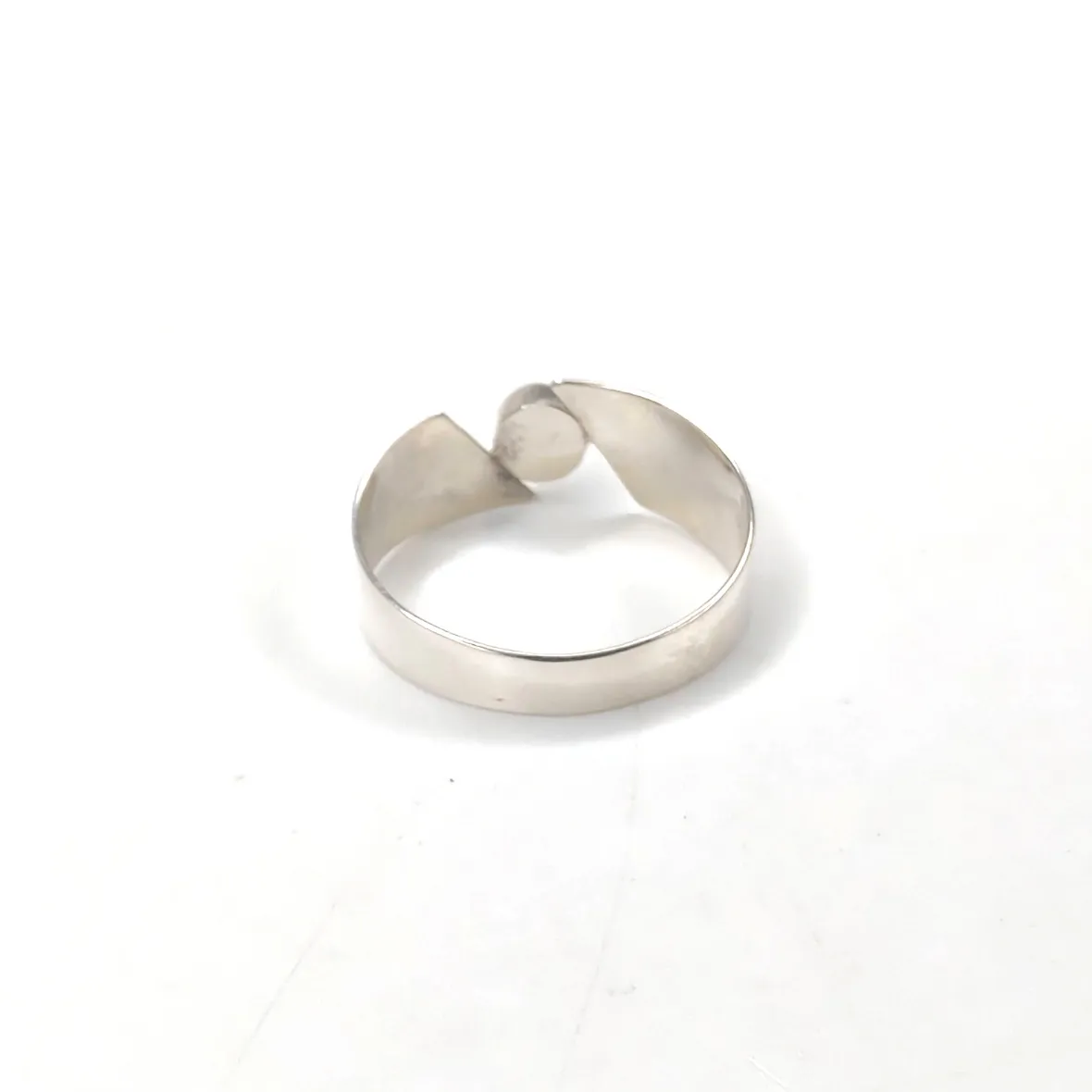 Sterling Silver Ring "Dainty Pearl"